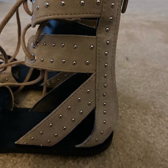 Tied up stud sandals 🤎 - Picture 6 of 8